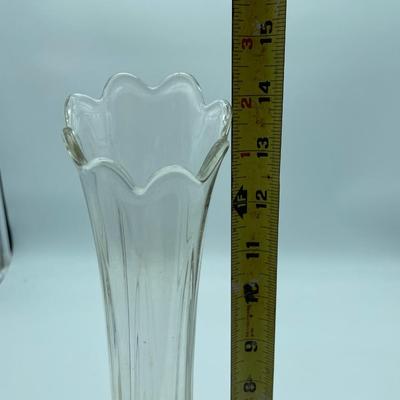 Clear swung vase