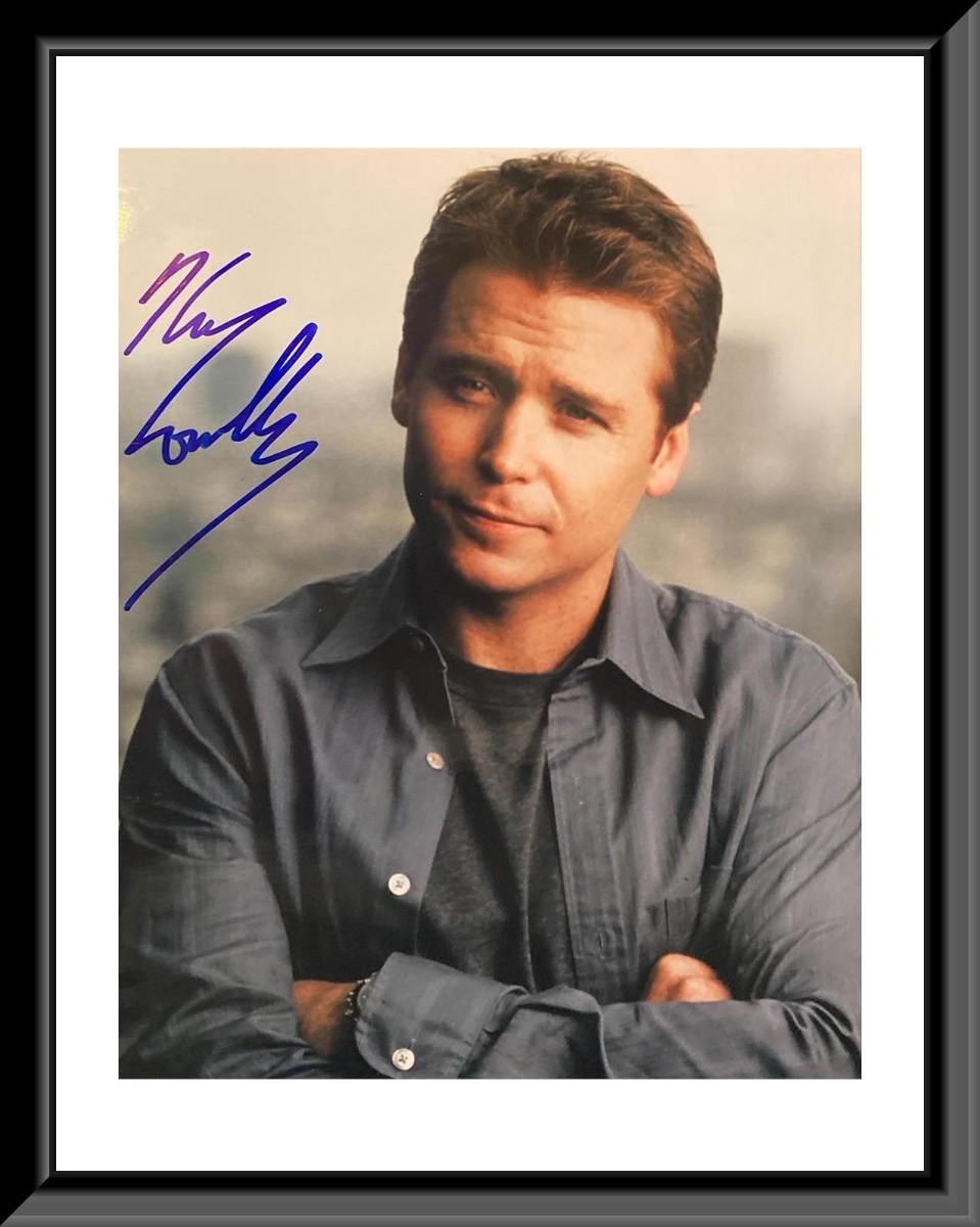 Kevin Connolly Signed Photo. 8x10 inches