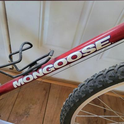 Mongoose Threshold Mountain Bike and Helmets (WS-DW)