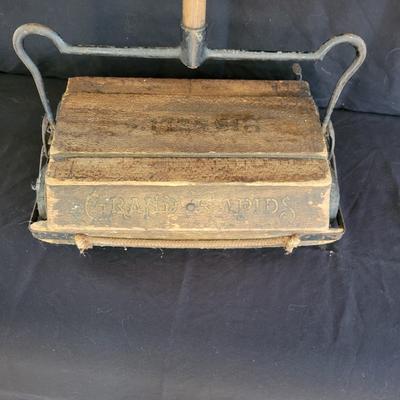Antique Bissell Carpet Sweeper (WS-DW)