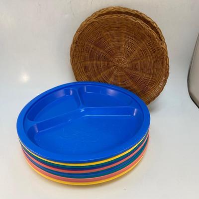 Set of Plastic Divided Picnic BBQ Childrens Kids Plates & Woven Wicker Rattan Paper Plate Holders