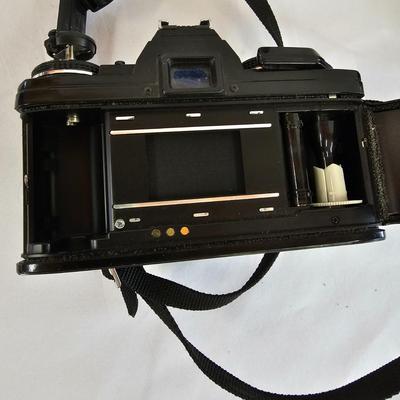 Minolta X 700 35mm SLR Camera & Accessories (WS-JS)