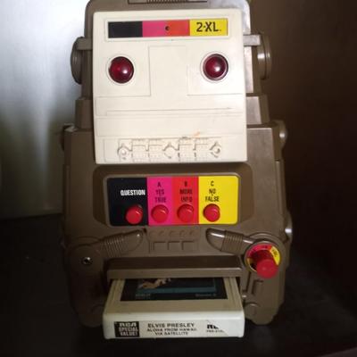 8 track robot player