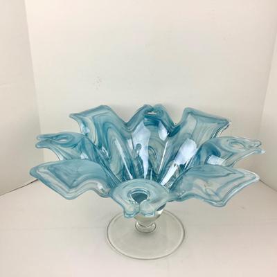 Lot 323 Lavorazione Arte Murano, made in Italy Pedestal Bowl