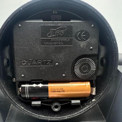 Retro Battery-Operated Quartz Mantle Shelf Clock