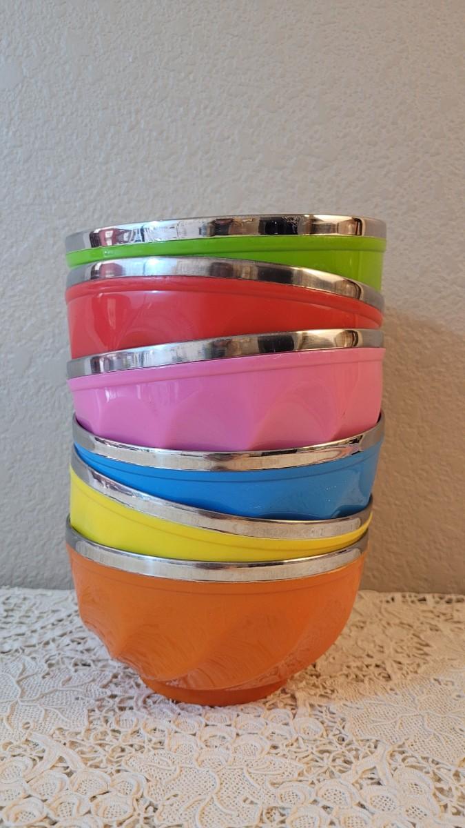 6 Pet Bowls EstateSales 6-pet-bowls-estatesales