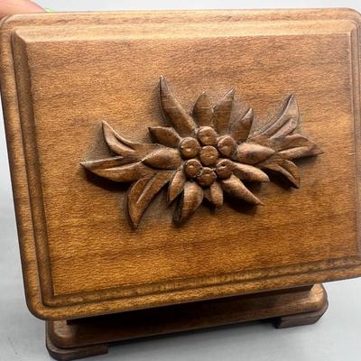 Small Carved Wood Trinket Jewelry Box Flower Top Design