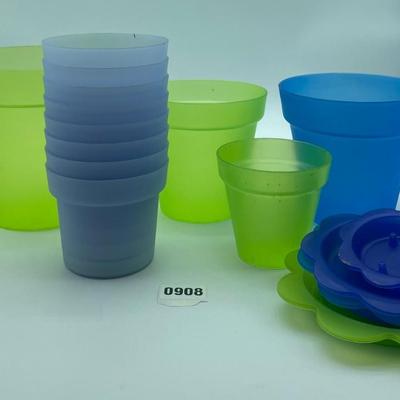 Plastic flower pots