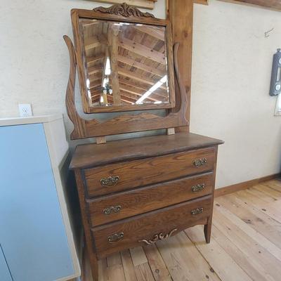 Antique Dresser with Mirror (WS-BBL)