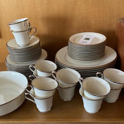 61 Pieces Lenox Solitaire fine china