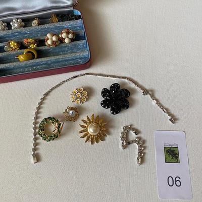 Lot costume jewelry