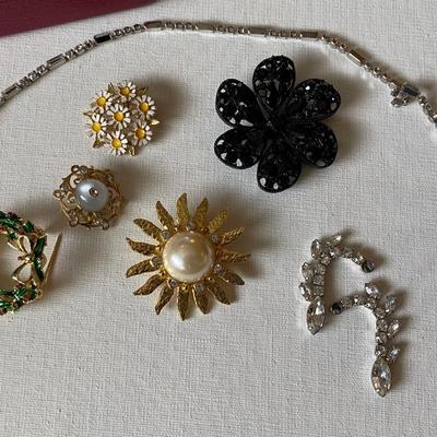 Lot costume jewelry