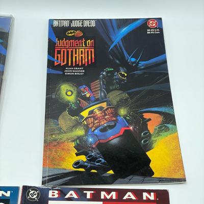 Four Batmanâ€¢Judge Dredd Books incl 1st Printing (S2-SS)