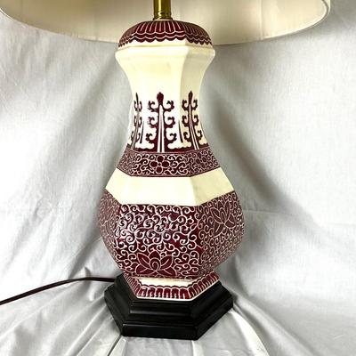 347Vintage Oriental Accents Burgundy and Creme Pottery Asian Style Lamp