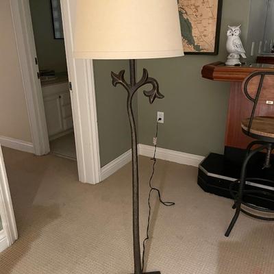 FLOOR LAMP