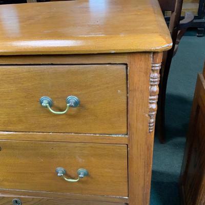 Lot 296 | 3-Drawer Walnut Commode