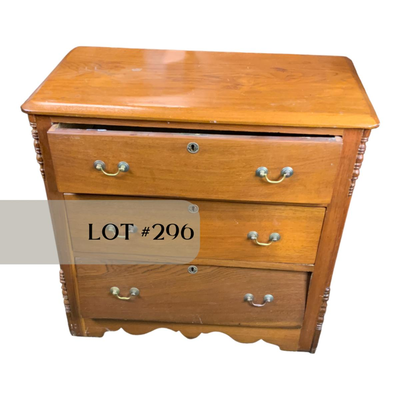 Lot 296 | 3-Drawer Walnut Commode
