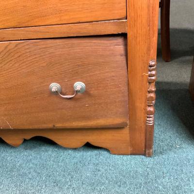 Lot 296 | 3-Drawer Walnut Commode
