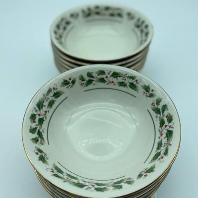 14 Royal Limited Holly soup bowls