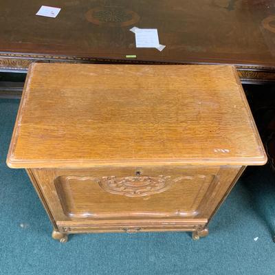 Lot 297 | Oak Bar