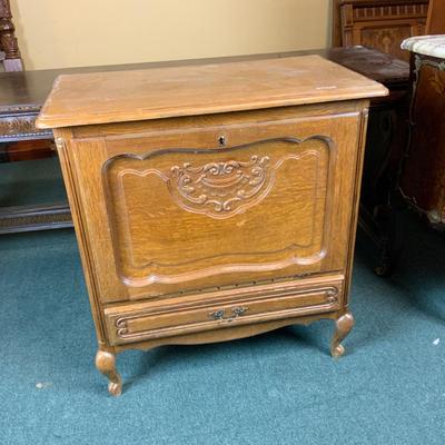 Lot 297 | Oak Bar