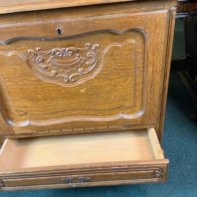 Lot 297 | Oak Bar