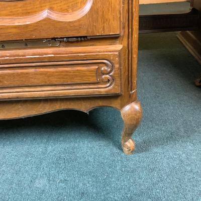 Lot 297 | Oak Bar