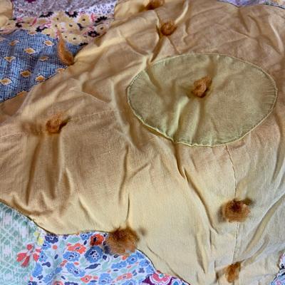 Lot 304 | Yellow Quilt | Dresden Star