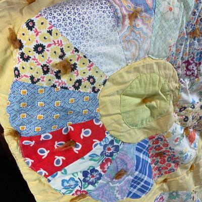 Lot 304 | Yellow Quilt | Dresden Star