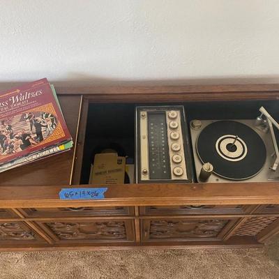 Vintage turn table with records