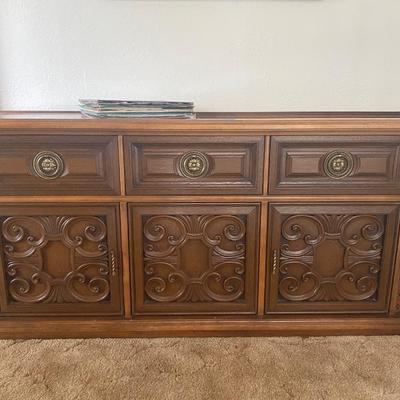 Vintage turn table with records