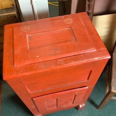Lot 319 | Painted Ice Chest