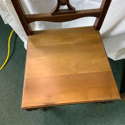 Lot 326 | Refinished Queen Anneâ€™s Chair