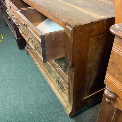 Lot 328 | Antique 4-Drawer Dresser