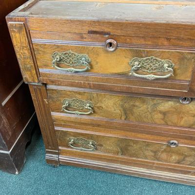 Lot 328 | Antique 4-Drawer Dresser