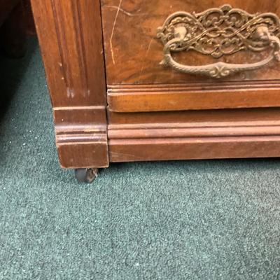 Lot 328 | Antique 4-Drawer Dresser