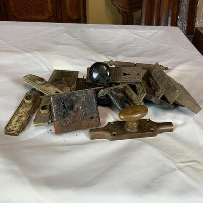 Lot 330 | Locks | Door Knobs | Faceplates