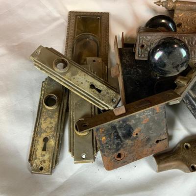 Lot 330 | Locks | Door Knobs | Faceplates
