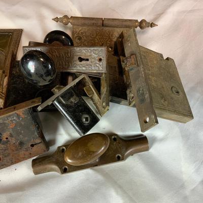 Lot 330 | Locks | Door Knobs | Faceplates