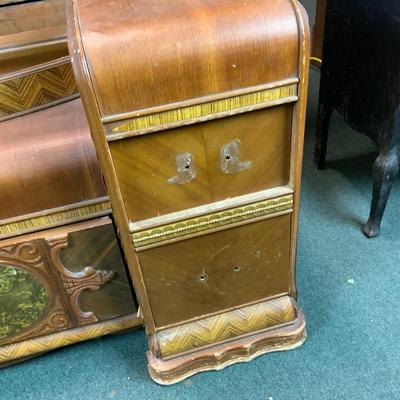 Lot 332 | Art Deco Vanity