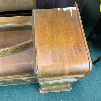 Lot 332 | Art Deco Vanity