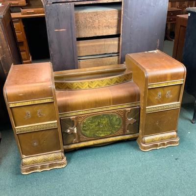 Lot 332 | Art Deco Vanity