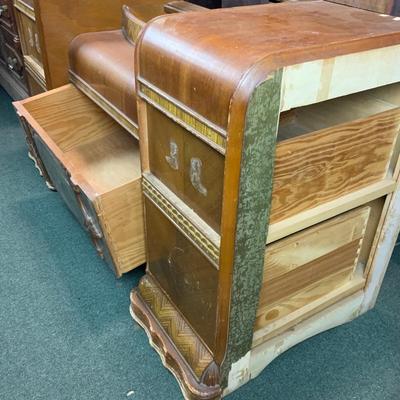 Lot 332 | Art Deco Vanity
