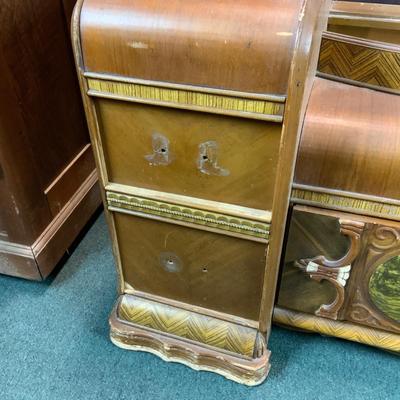 Lot 332 | Art Deco Vanity