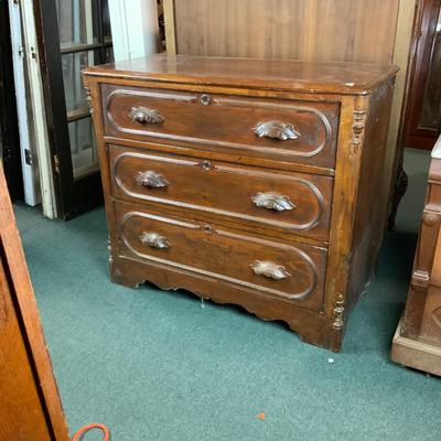 Lot 335 | 3-Drawer Dresser