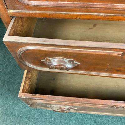 Lot 335 | 3-Drawer Dresser