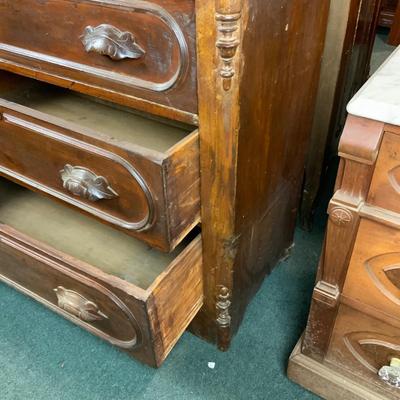Lot 335 | 3-Drawer Dresser