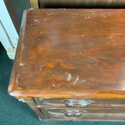 Lot 335 | 3-Drawer Dresser