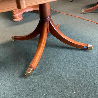 Lot 339 | Large 8-Leg Table