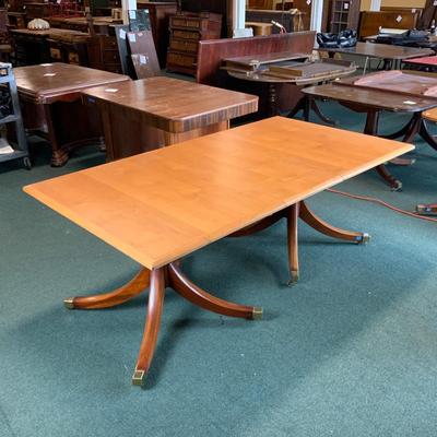 Lot 339 | Large 8-Leg Table